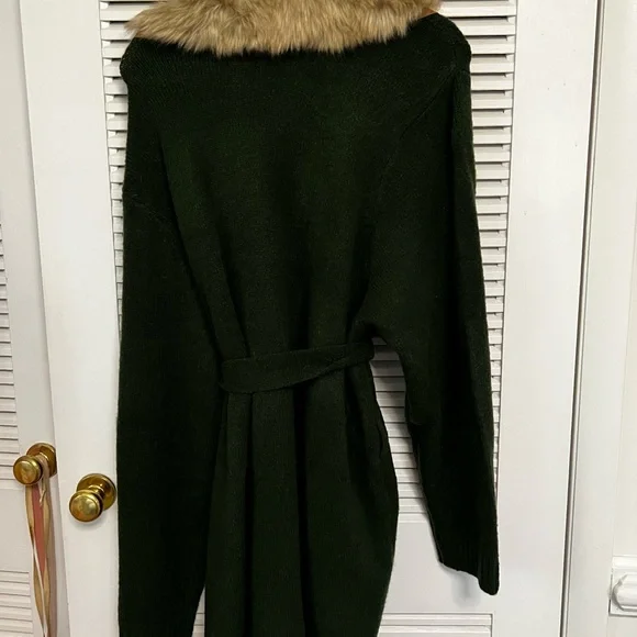 Torrid Outlander cardigan with faux fur - Picture 3 of 6